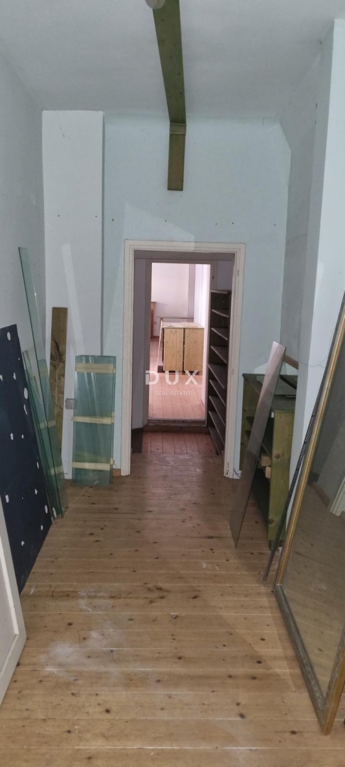 RIJEKA, SUŠAK - locale commerciale con ampia vetrina, ottima posizione 52 m2