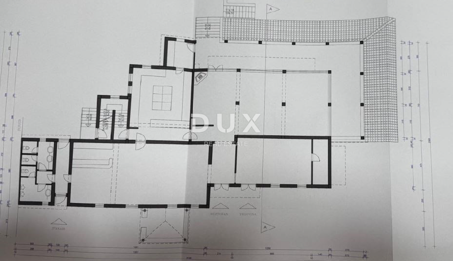 ABBAZIA, MATULJI, ŠAPJANE - casa indipendente (edificio commerciale 780 m2) + 3.484 m2 di giardino! OCCASIONE!