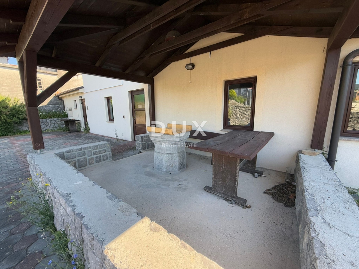 ABBAZIA, MATULJI, ŠAPJANE - casa indipendente (edificio commerciale 780 m2) + 3.484 m2 di giardino! OCCASIONE!