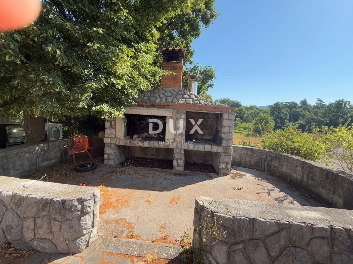 ABBAZIA, MATULJI, ŠAPJANE - casa indipendente (edificio commerciale 780 m2) + 3.484 m2 di giardino! OCCASIONE!