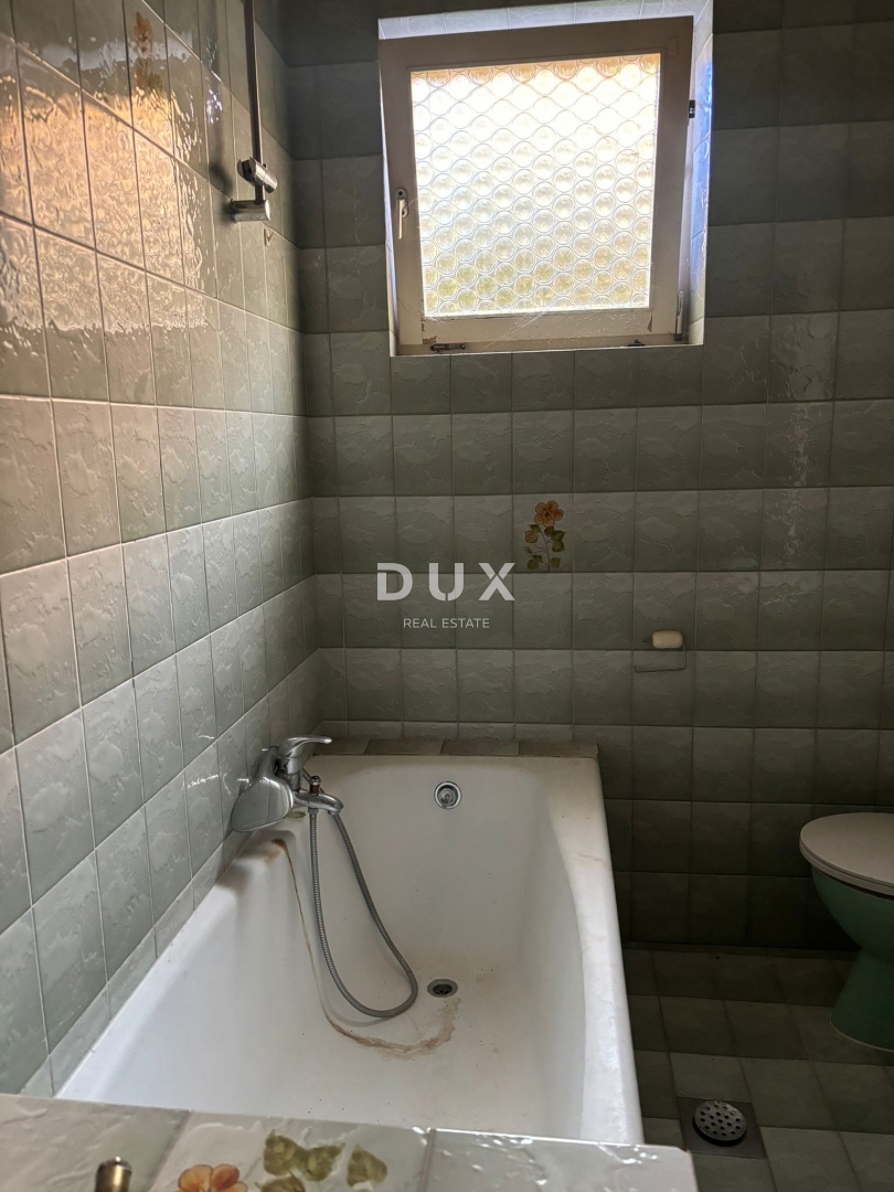 ISTRIA, PARENZO - Confortevole appartamento con giardino nel centro della città!