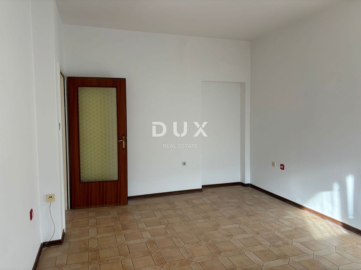 ISTRIA, PARENZO - Confortevole appartamento con giardino nel centro della città!