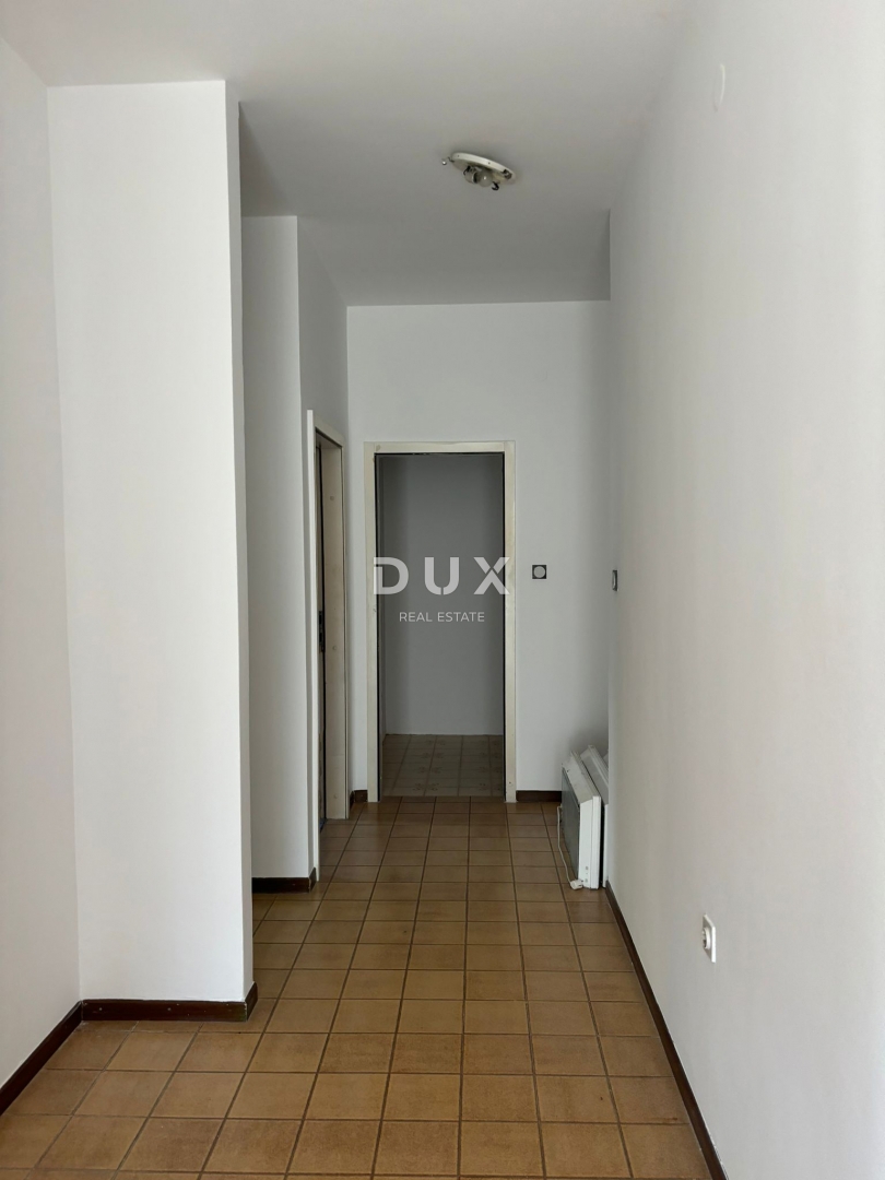 ISTRIA, PARENZO - Confortevole appartamento con giardino nel centro della città!