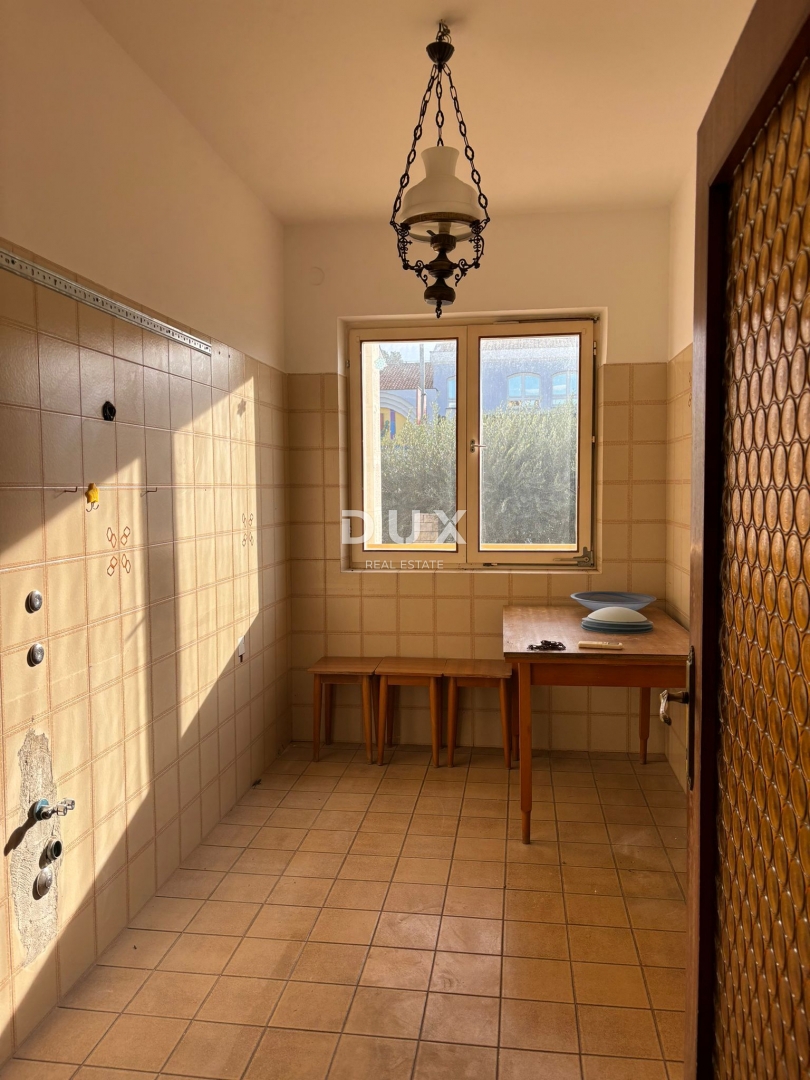 ISTRIA, PARENZO - Confortevole appartamento con giardino nel centro della città!