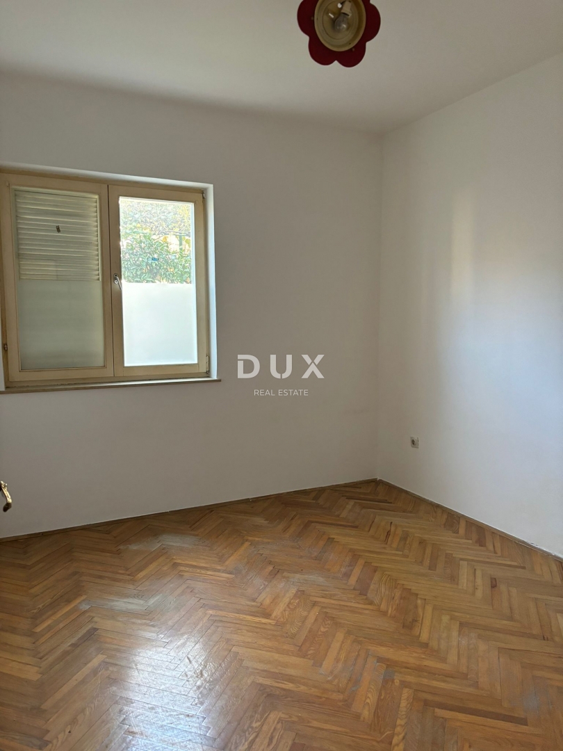 ISTRIA, PARENZO - Confortevole appartamento con giardino nel centro della città!