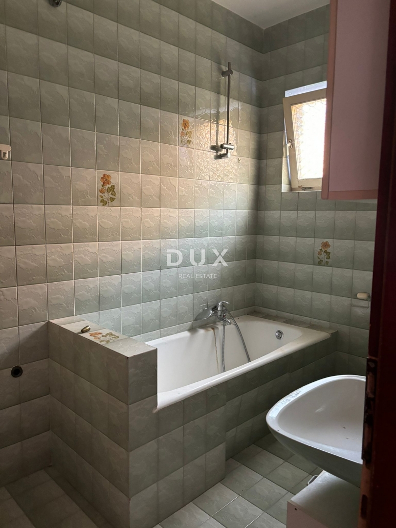 ISTRIA, PARENZO - Confortevole appartamento con giardino nel centro della città!