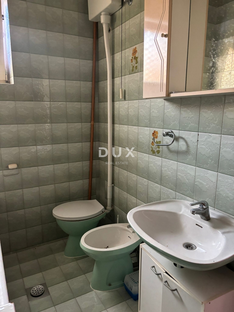 ISTRIA, PARENZO - Confortevole appartamento con giardino nel centro della città!