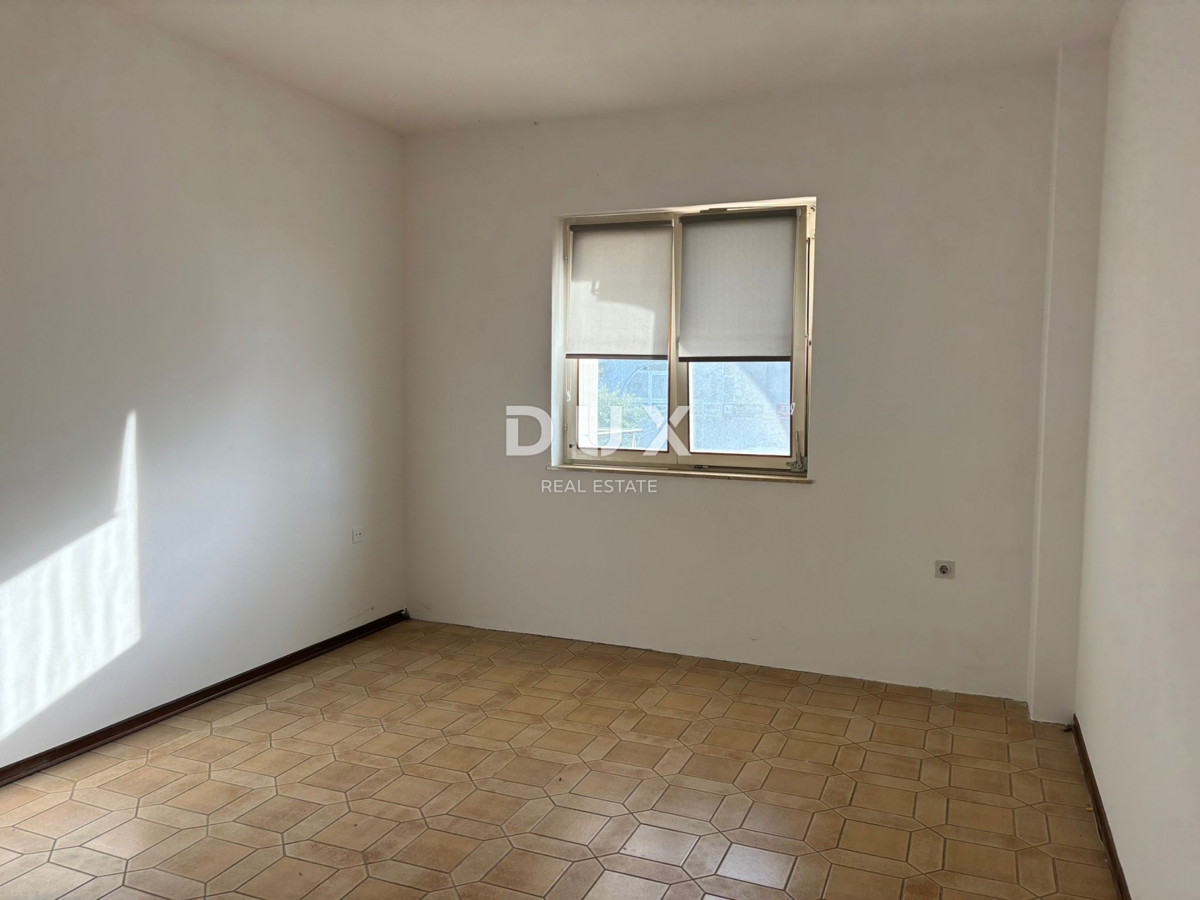 ISTRIA, PARENZO - Confortevole appartamento con giardino nel centro della città!