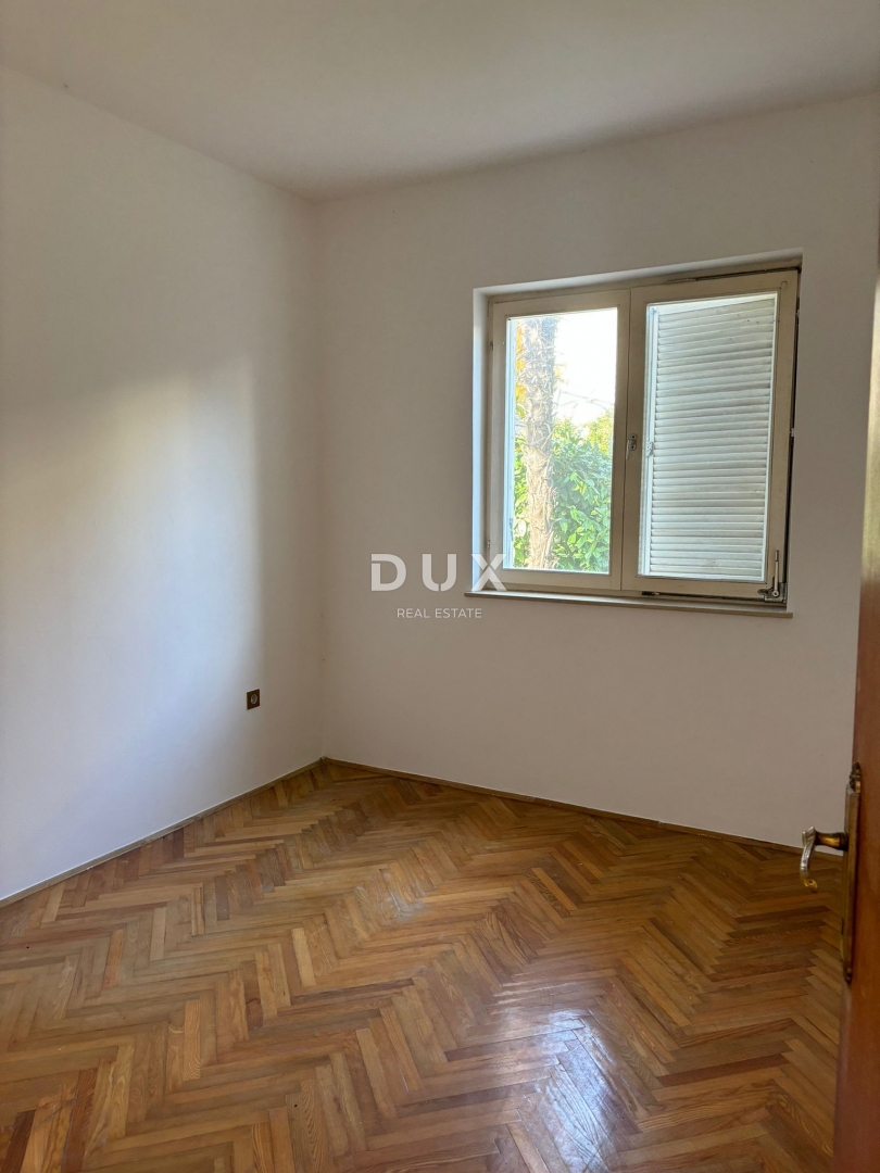 ISTRIA, PARENZO - Confortevole appartamento con giardino nel centro della città!