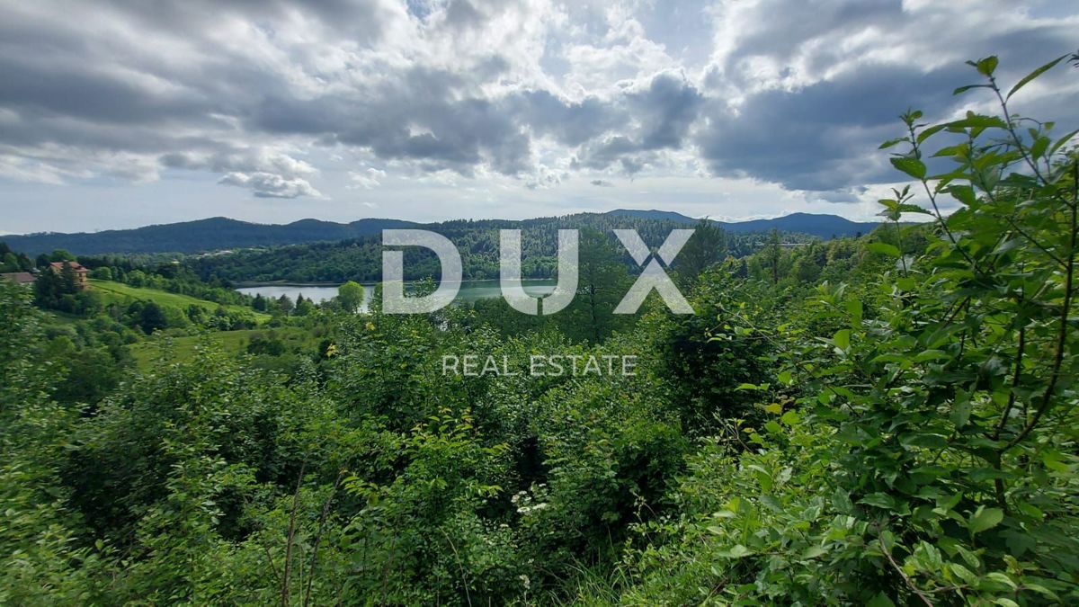 GORSKI KOTAR, FUŽINE - un progetto unico nel cuore del Gorski Kotar, terreno edificabile di 1197 m2 con progetto per una villa, opportunità di investimento!