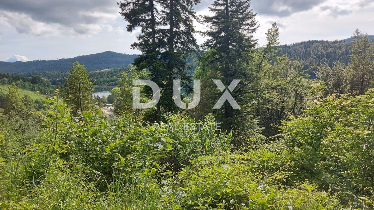 GORSKI KOTAR, FUŽINE - un progetto unico nel cuore del Gorski Kotar, terreno edificabile di 1197 m2 con progetto per una villa, opportunità di investimento!