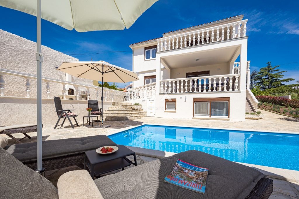 ISTRIA, MEDULIN - Casa indipendente con tre unità abitative e piscina!