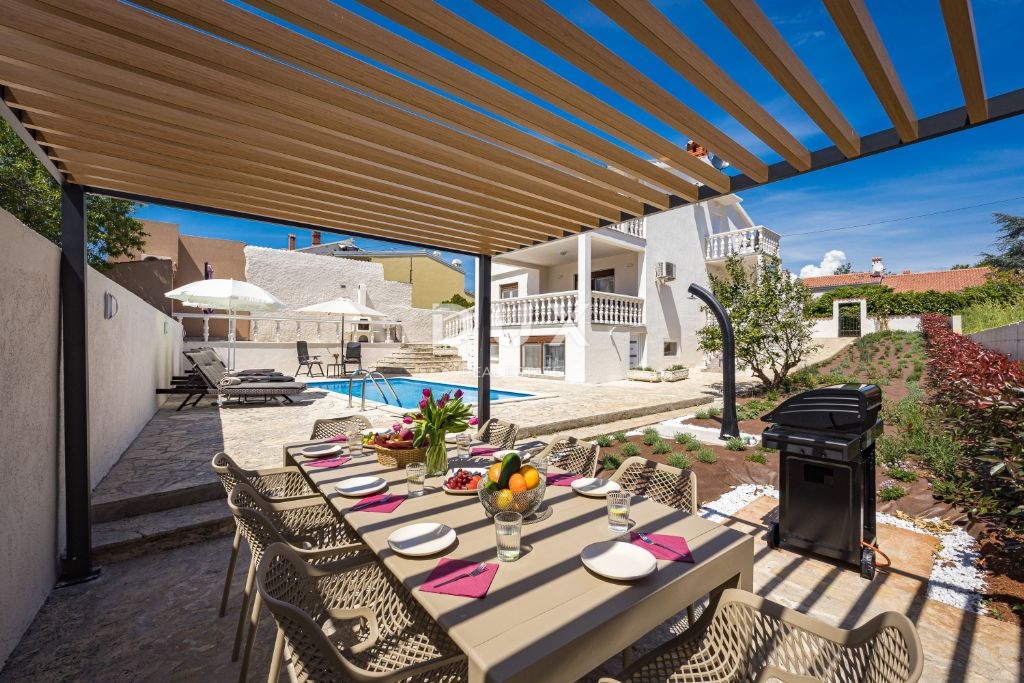 ISTRIA, MEDULIN - Casa indipendente con tre unità abitative e piscina!