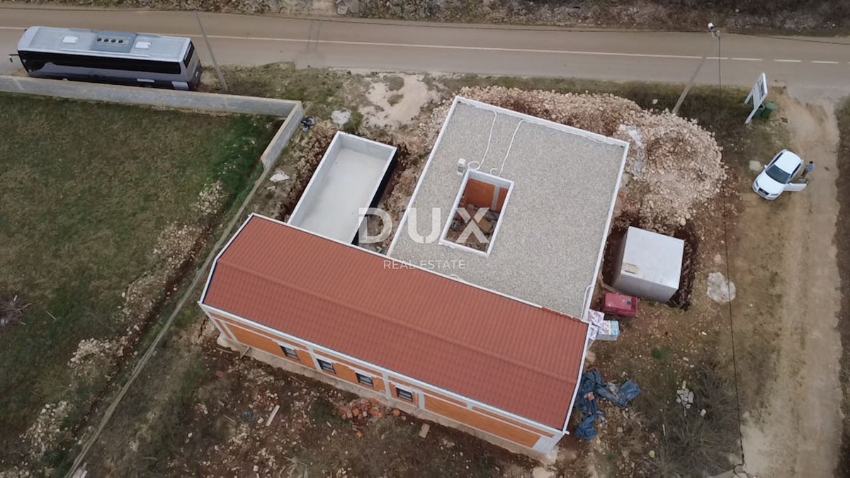 ZADAR, ZEMUNIK G. – Villa moderna di lusso (B) a un piano con piscina