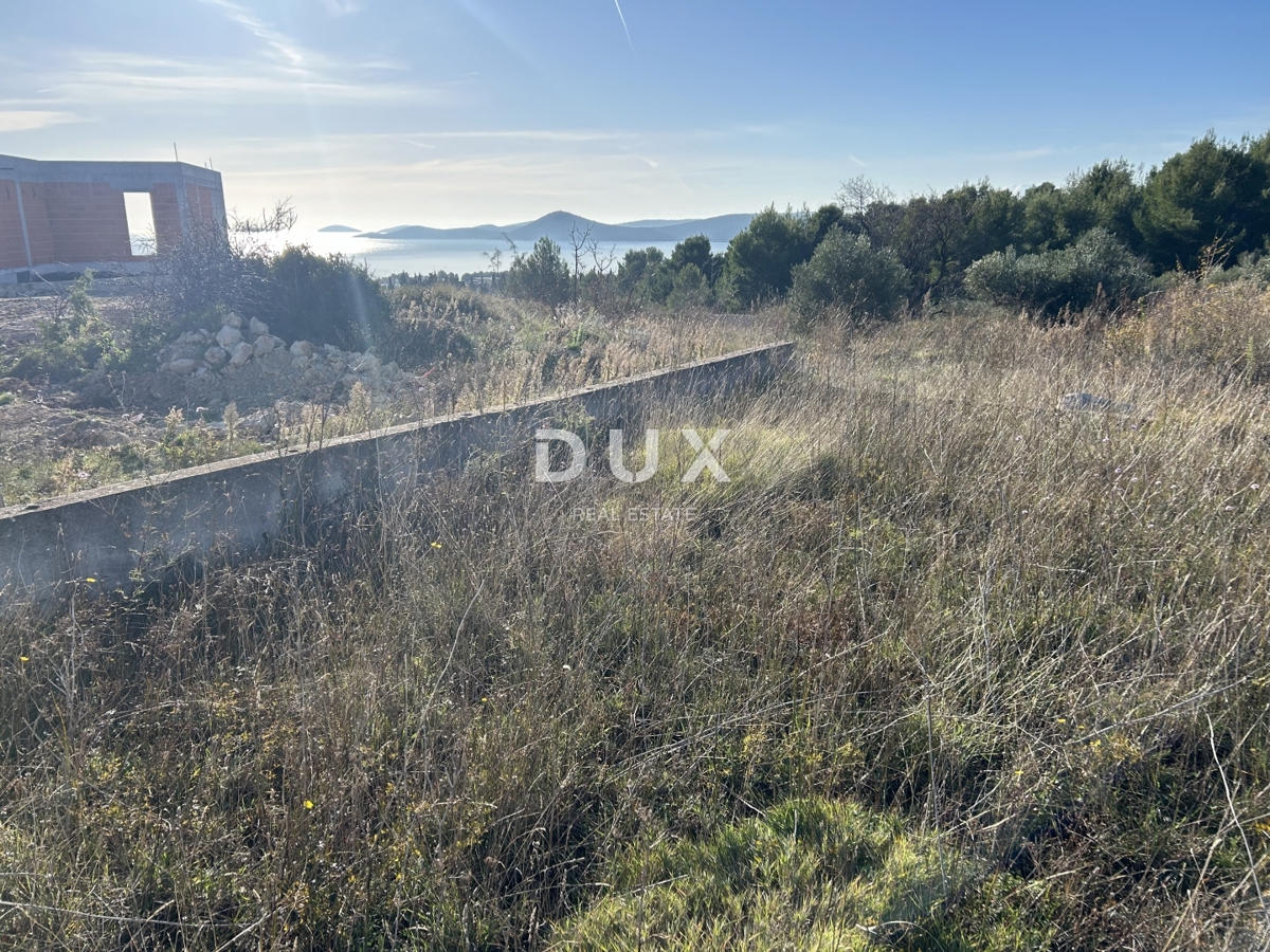 ŠIBENIK, VODICE – Bel terreno con vista sul mare