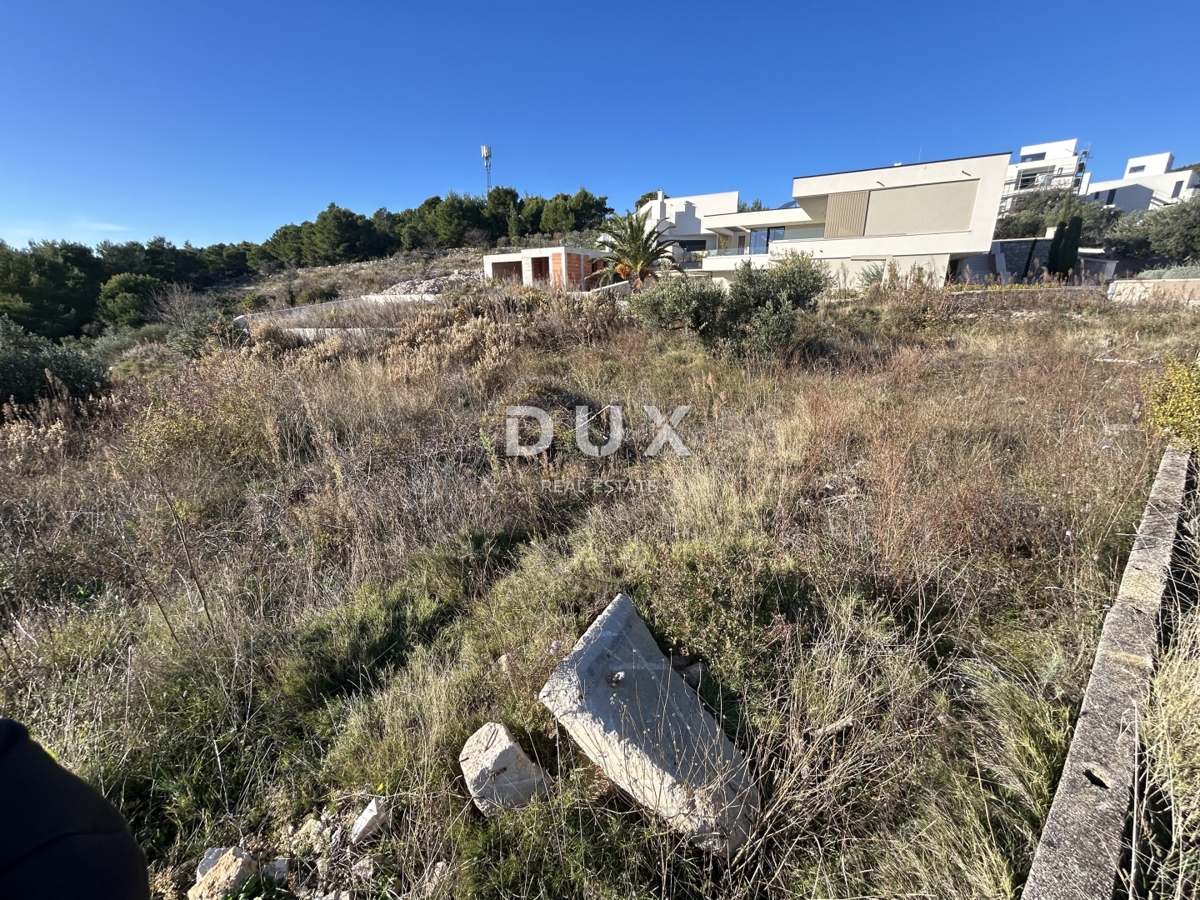 ŠIBENIK, VODICE – Bel terreno con vista sul mare