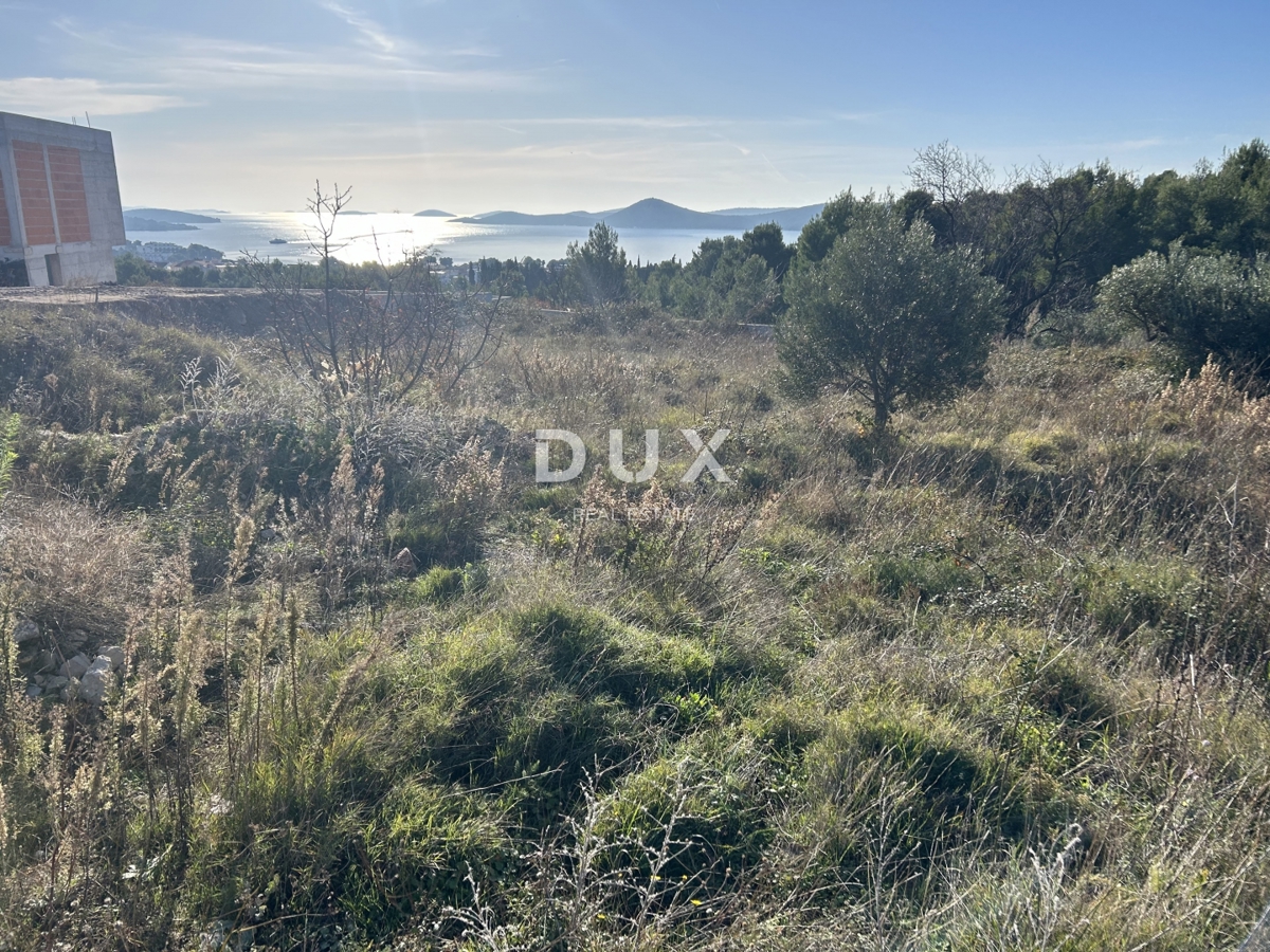 ŠIBENIK, VODICE – Bel terreno con vista sul mare