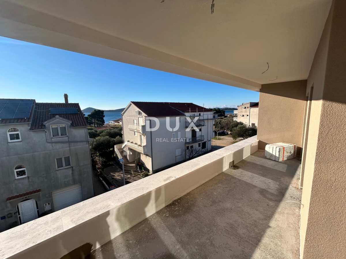 SEBENICO, VODICE – Attico con ascensore, a un minuto dalla spiaggia