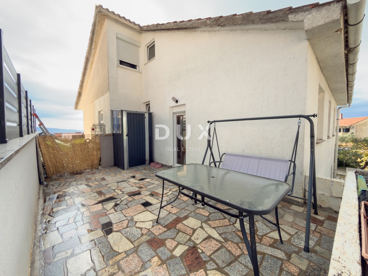 ISOLA DI KRK, CITTÀ DI KRK - Appartamento in ottima posizione, VENDITA URGENTE!