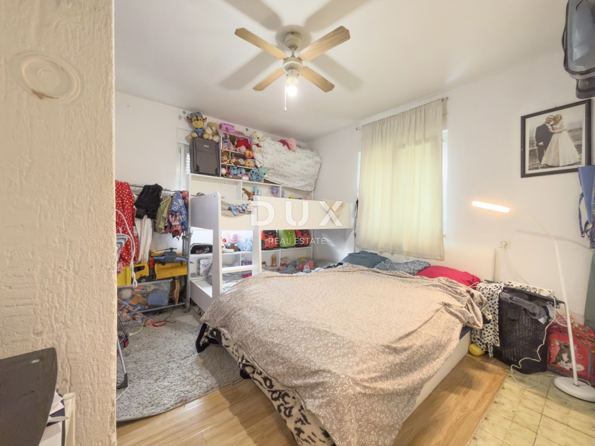 ISOLA DI KRK, CITTÀ DI KRK - Appartamento in ottima posizione, VENDITA URGENTE!