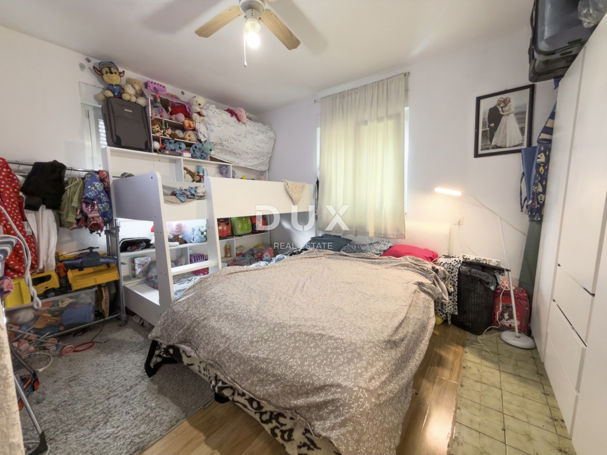 ISOLA DI KRK, CITTÀ DI KRK - Appartamento in ottima posizione, VENDITA URGENTE!