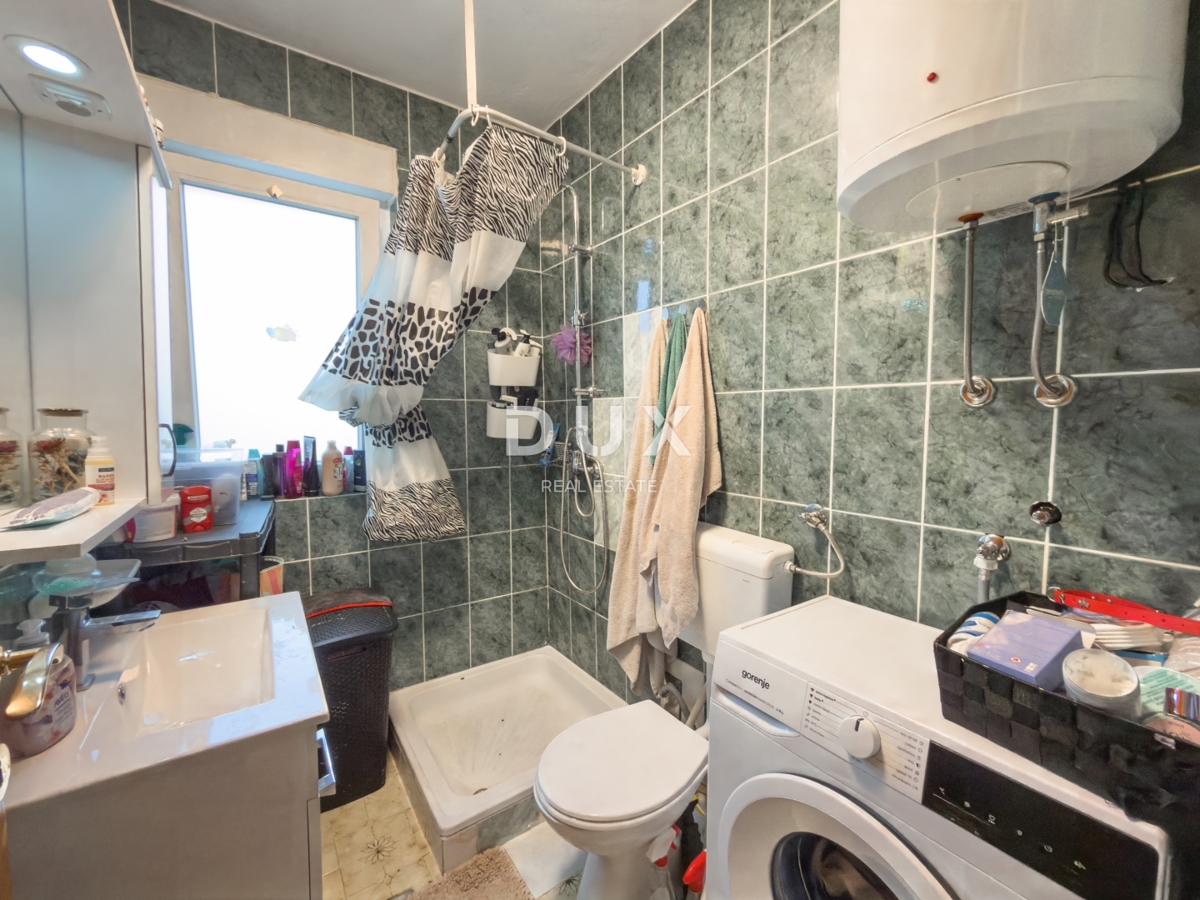 ISOLA DI KRK, CITTÀ DI KRK - Appartamento in ottima posizione, VENDITA URGENTE!