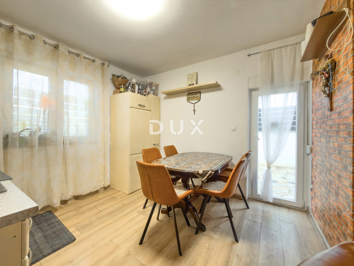 ISOLA DI KRK, CITTÀ DI KRK - Appartamento in ottima posizione, VENDITA URGENTE!