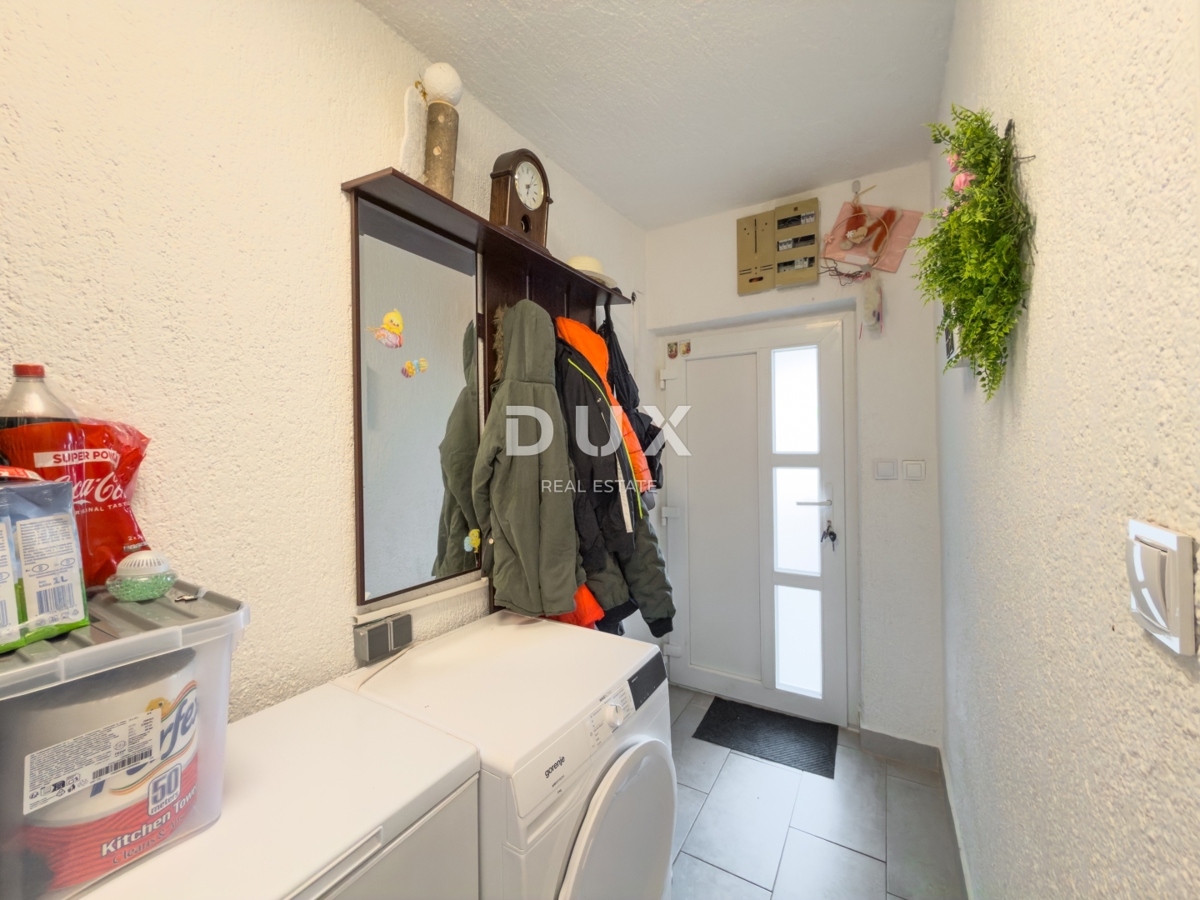 ISOLA DI KRK, CITTÀ DI KRK - Appartamento in ottima posizione, VENDITA URGENTE!