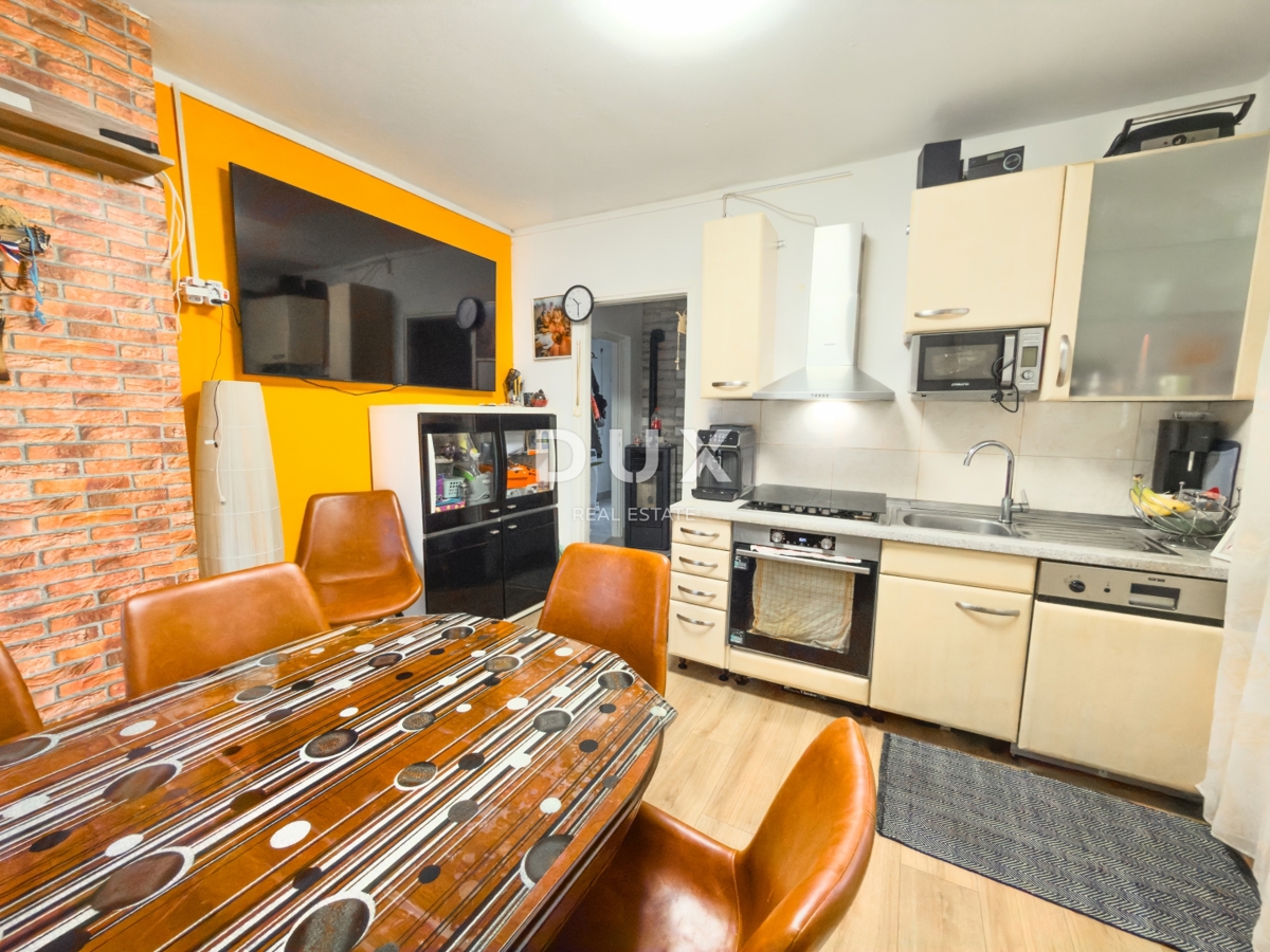 ISOLA DI KRK, CITTÀ DI KRK - Appartamento in ottima posizione, VENDITA URGENTE!