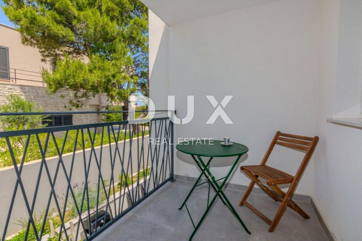 ZADAR, ZATON - Moderna casa a schiera in prima fila al mare A