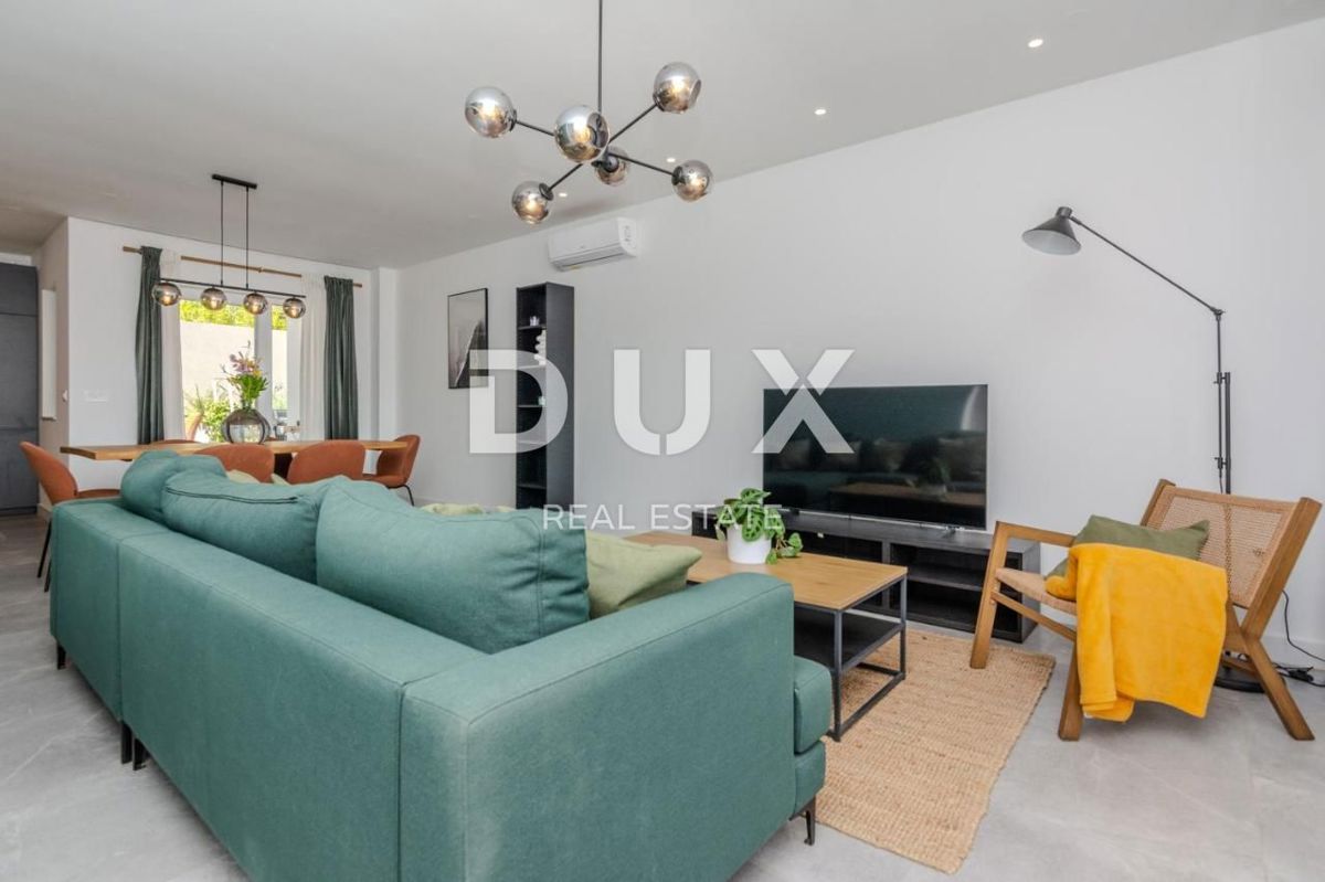 ZADAR, ZATON - Moderna casa a schiera in prima fila al mare A