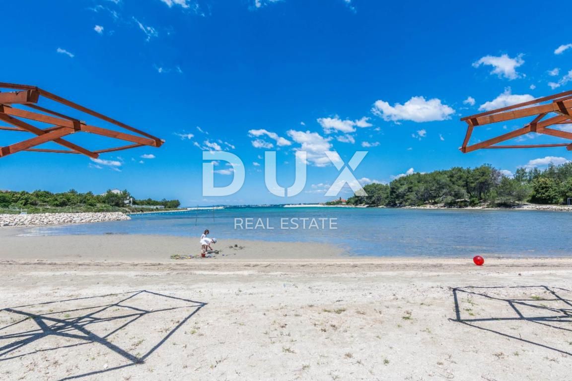 ZADAR, ZATON - Moderna casa a schiera in prima fila al mare A