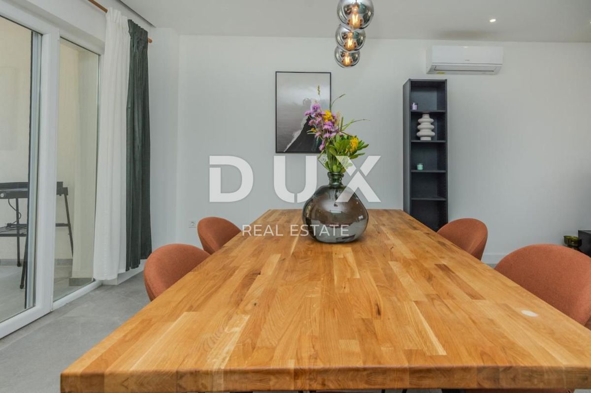 ZADAR, ZATON - Moderna casa a schiera in prima fila al mare A