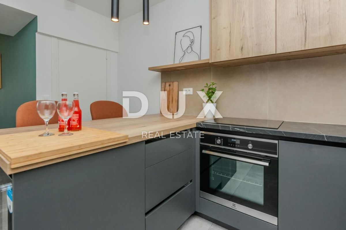 ZADAR, ZATON - Moderna casa a schiera in prima fila al mare A