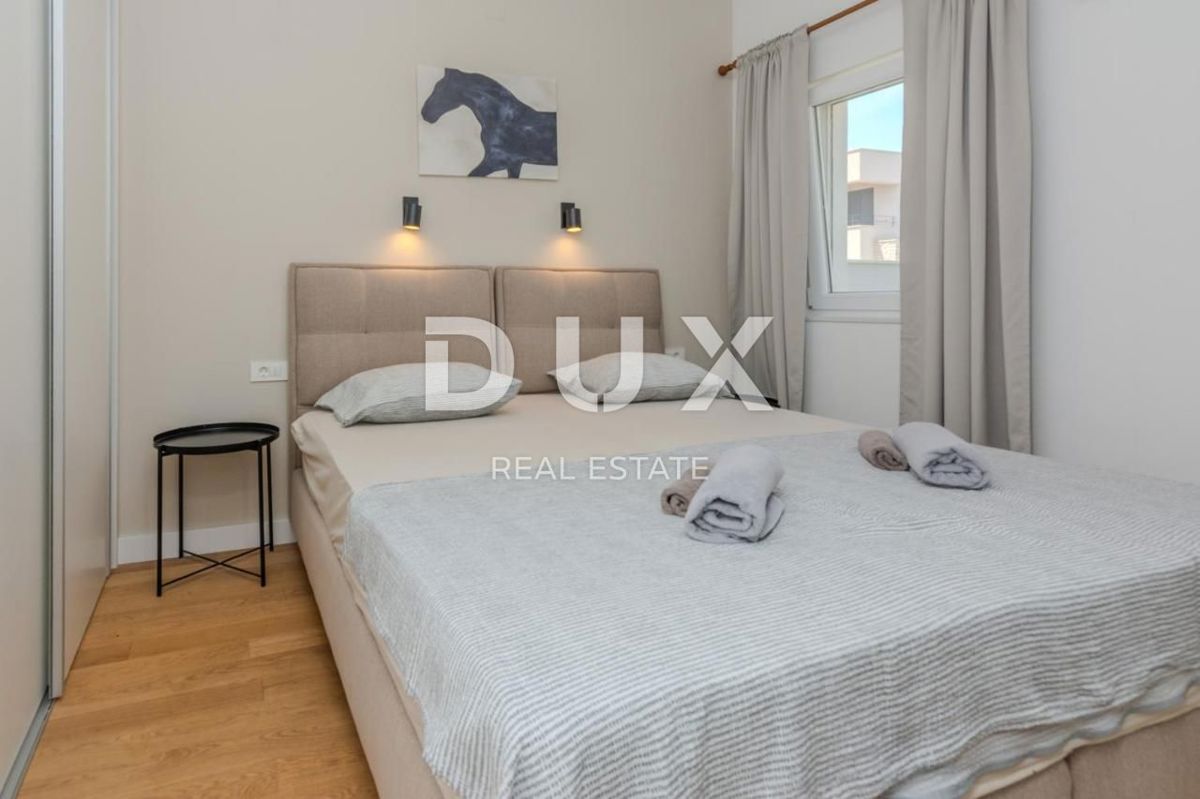 ZADAR, ZATON - Moderna casa a schiera in prima fila al mare A