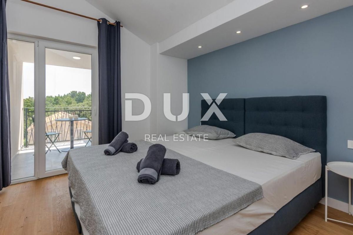 ZADAR, ZATON - Moderna casa a schiera in prima fila al mare A