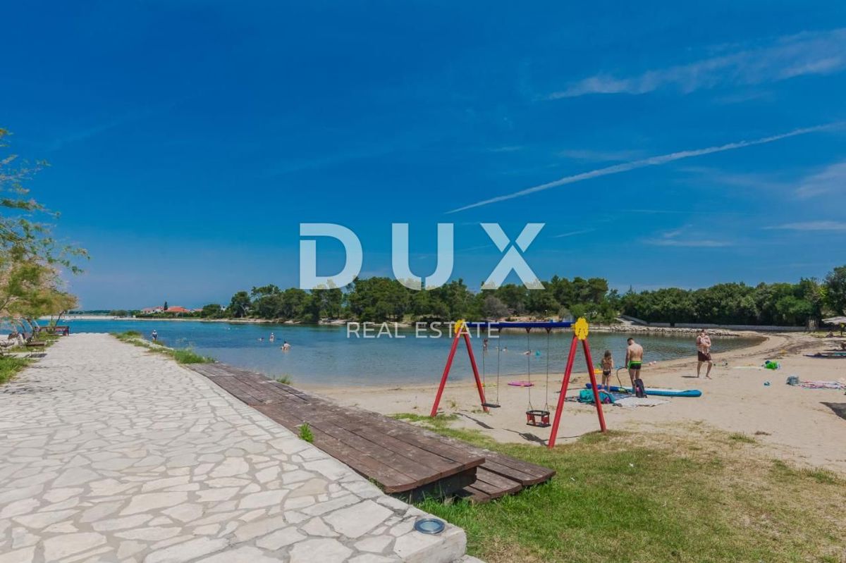 ZADAR, ZATON - Moderna casa a schiera in prima fila al mare A