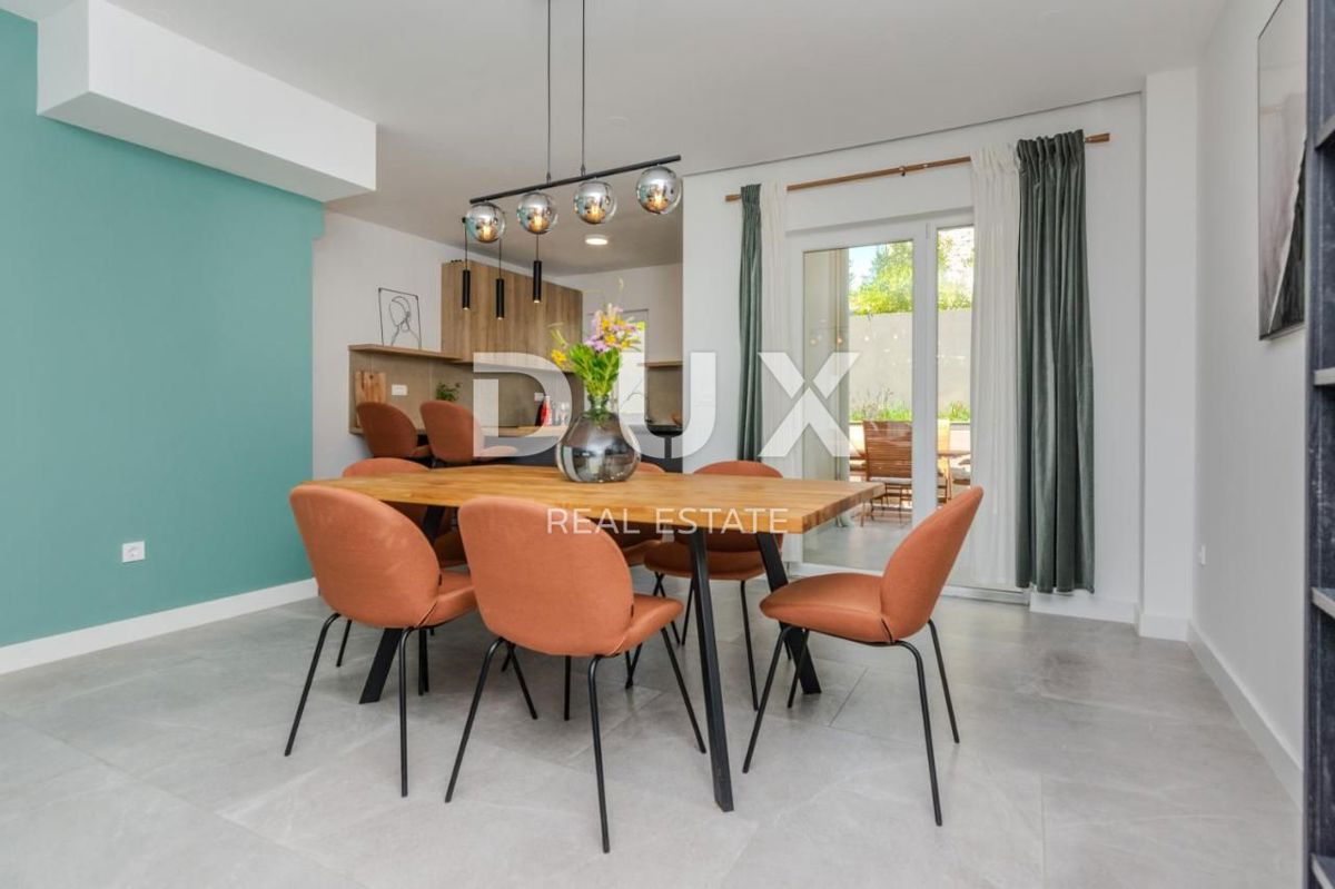 ZADAR, ZATON - Moderna casa a schiera in prima fila al mare A