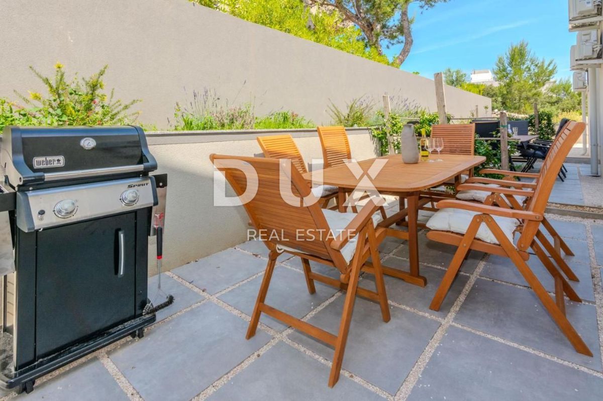 ZADAR, ZATON - Moderna casa a schiera in prima fila al mare A