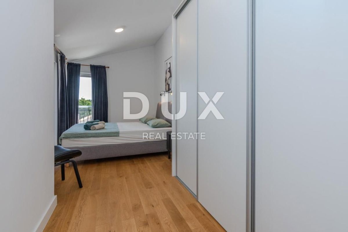 ZADAR, ZATON - Moderna casa a schiera in prima fila al mare A