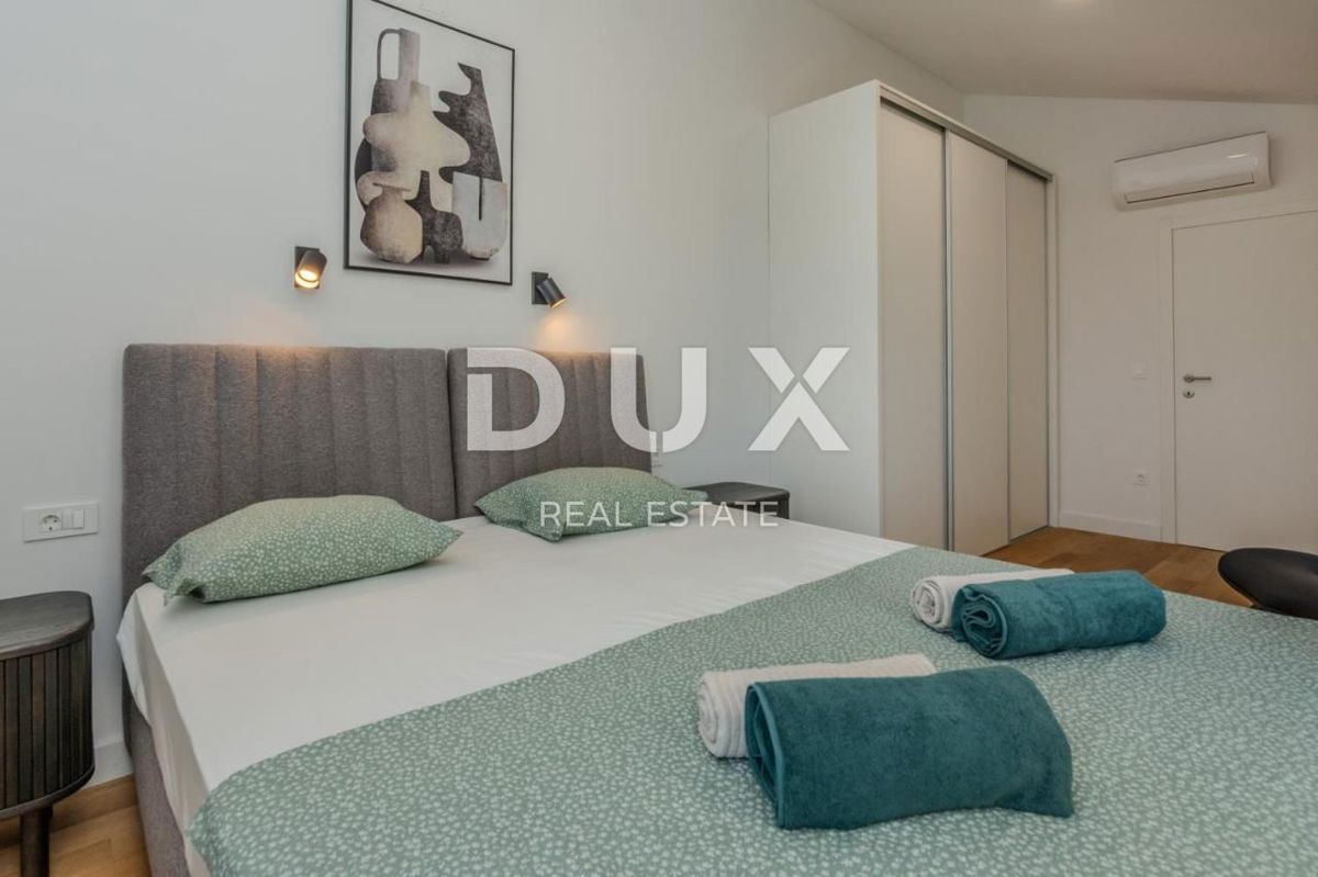 ZADAR, ZATON - Moderna casa a schiera in prima fila al mare A