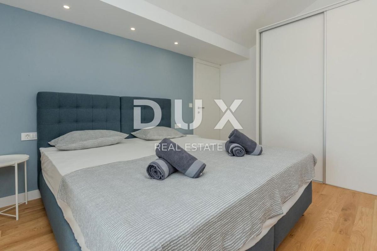 ZADAR, ZATON - Moderna casa a schiera in prima fila al mare A