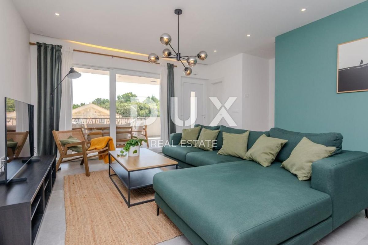 ZADAR, ZATON - Moderna casa a schiera in prima fila al mare A