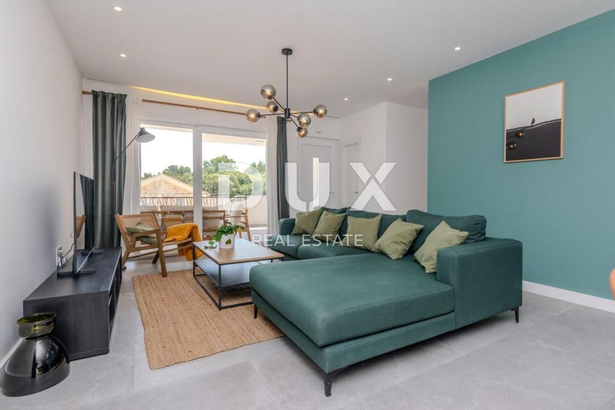 ZADAR, ZATON - Moderna casa a schiera in prima fila al mare A