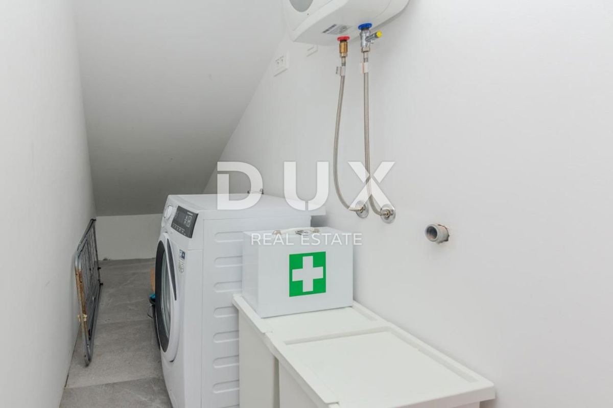 ZADAR, ZATON - Moderna casa a schiera in prima fila al mare A