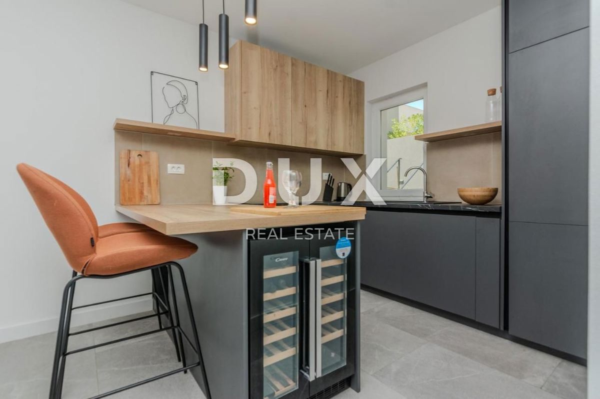 ZADAR, ZATON - Moderna casa a schiera in prima fila al mare A