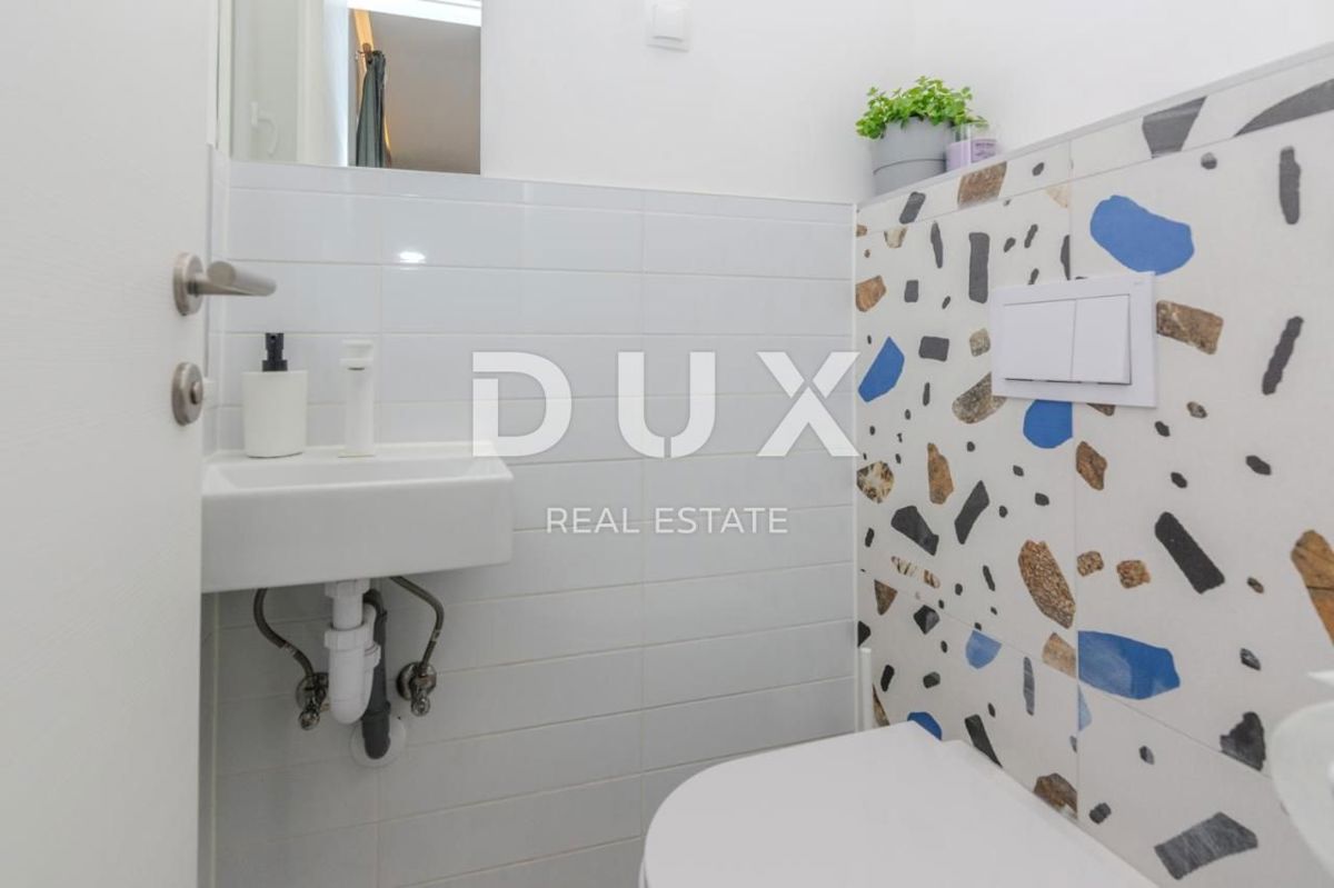 ZADAR, ZATON - Moderna casa a schiera in prima fila al mare A