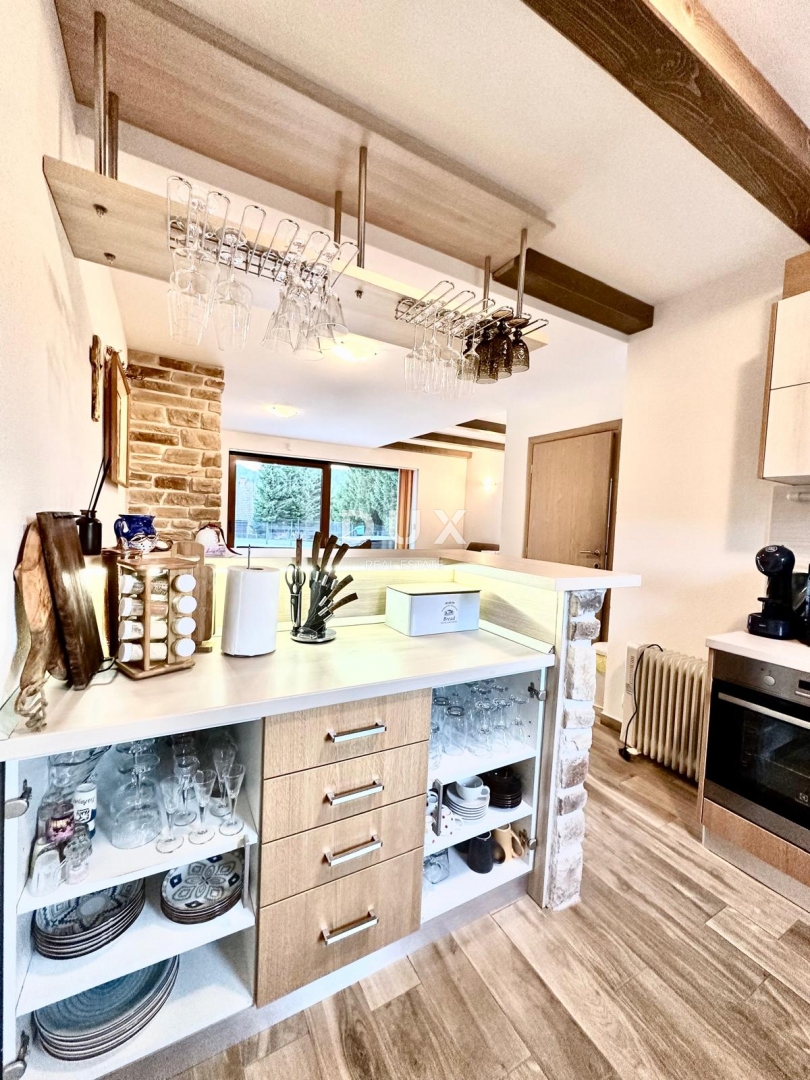 GORSKI KOTAR, LOKVE - Casa vacanze con piscina, situata in riva al lago