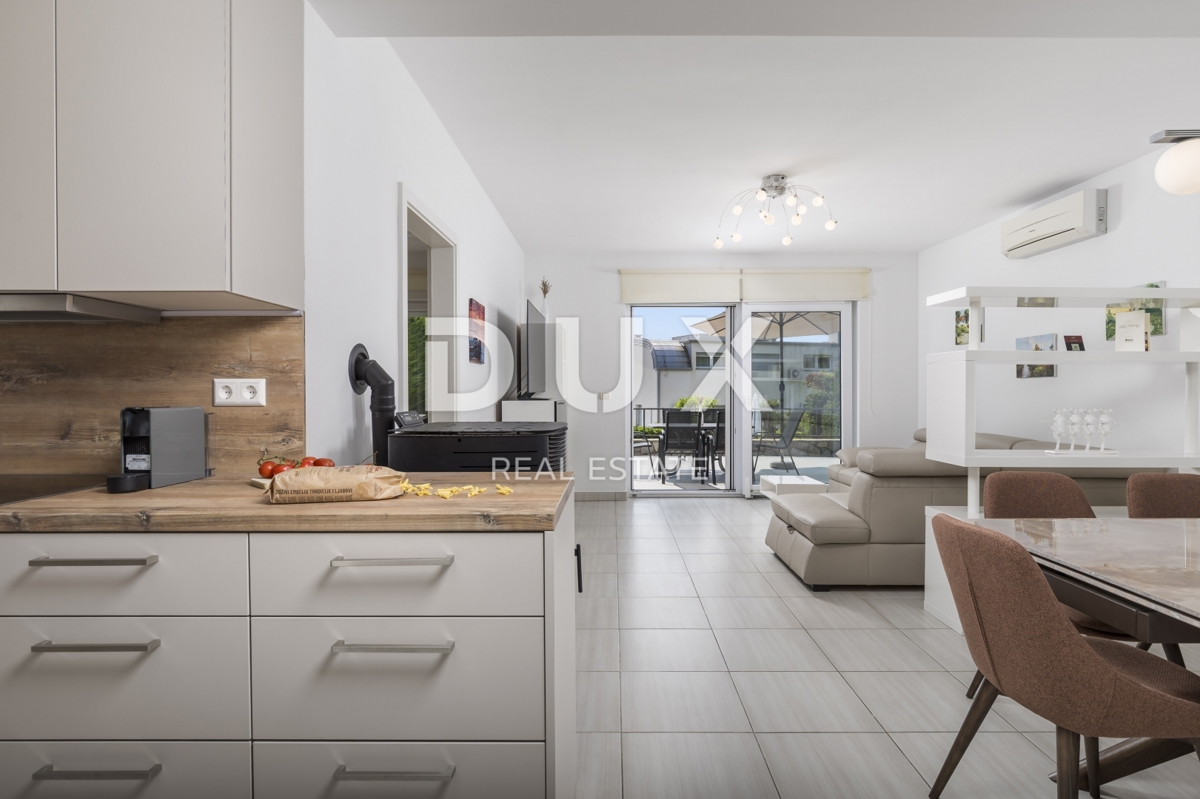 OPATIJA, IČIĆI - appartamento 70m2 con terrazza, vista mare, giardino e piscina comune