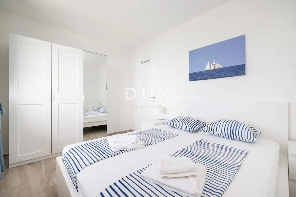 ATTRAZIONE - VILLA, MARE, PISCINA, JACUZZI SUL TETTO, POSIZIONE ECCEZIONALE - OCCASIONE!